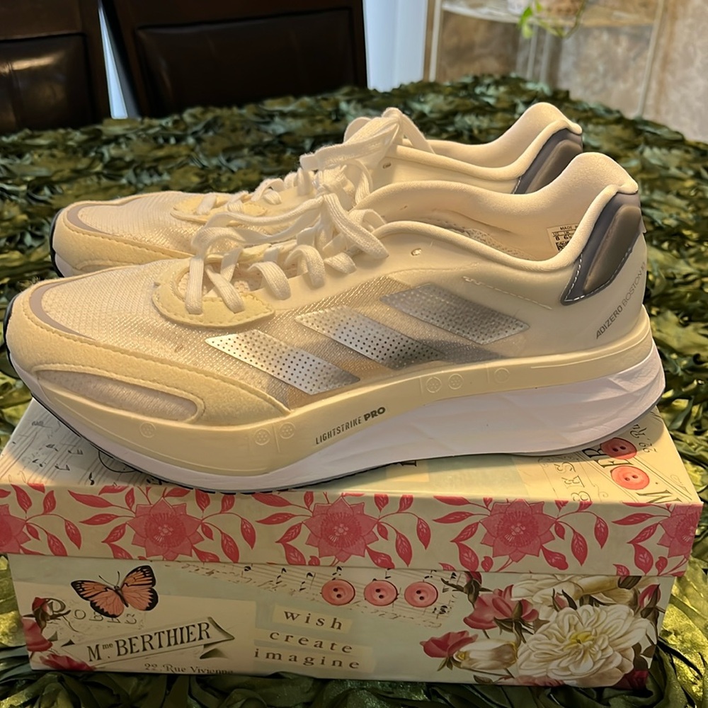 Women’s Adidas Adizero Boston 10’s - Size 8 Great condition!